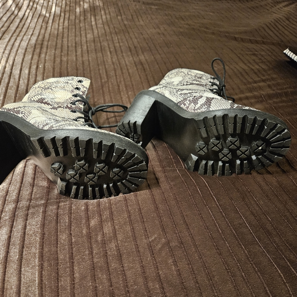 Madden Girl Archie Platform Combat Boots, Snakeprint - Picture 4 of 10